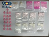 Un joven oculta drogas en sus zapatillas para venderlas