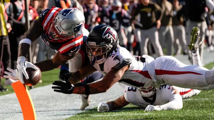Patriots superan a Falcons 24-23 y mantienen racha de seis victorias