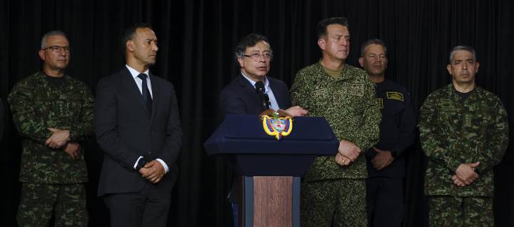 Firma italiana suspende temporalmente soporte técnico a helicóptero de Petro