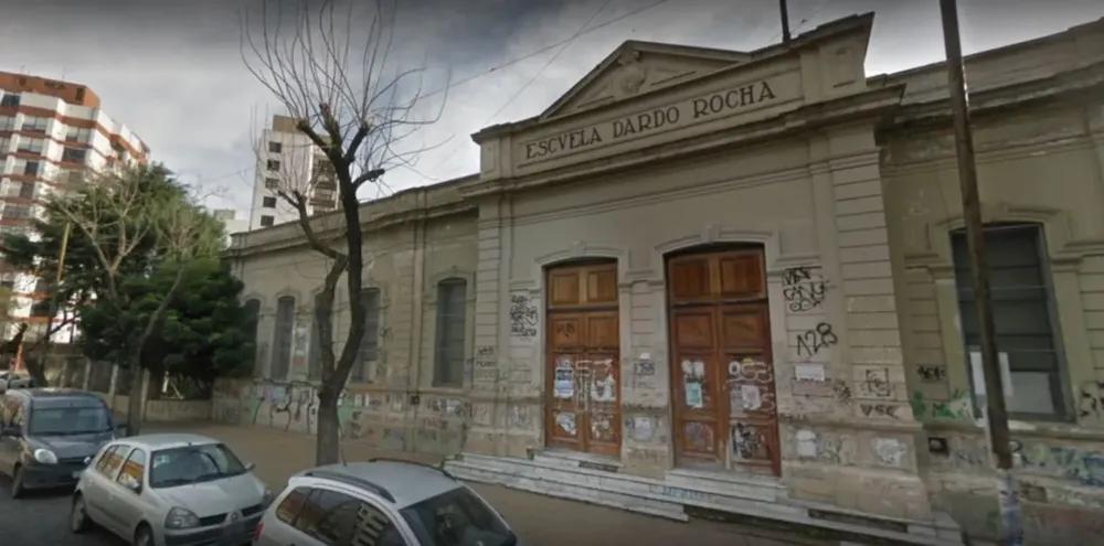 Violencia escolar: En La Plata una preceptora fue atacada cuando intentó detener una pelea entre estudiantes