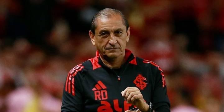 A dos meses de asumir, Inter despidió a Ramón Díaz tras caer en zona de descenso por el triunfo del Santos de Neymar