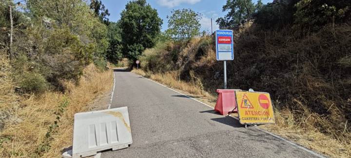 Las lluvias obligan a cortar la carretera CC-224 en el Puerto de Honduras entre Hervás y Cabezuela del Valle More