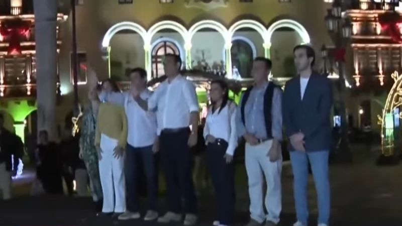 Presidente José Jerí participa en encendido del árbol de Navidad en la plaza de Armas