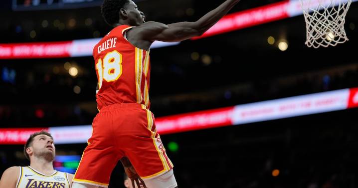 Mo problems: Hawks collectively play together despite being shorthanded