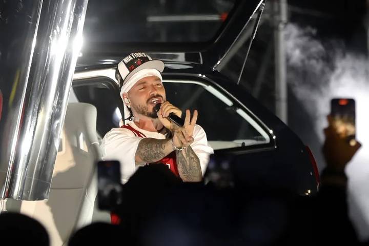 J Balvin anuncia gira en México para 2026