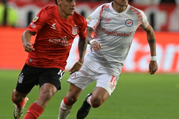 Argentinos Juniors venció a Estudiantes, lo complicó y se metió en Playoffs