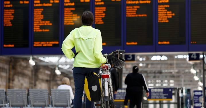 Train travel chaos for Glasgow Christmas shoppers as services halted due to strike