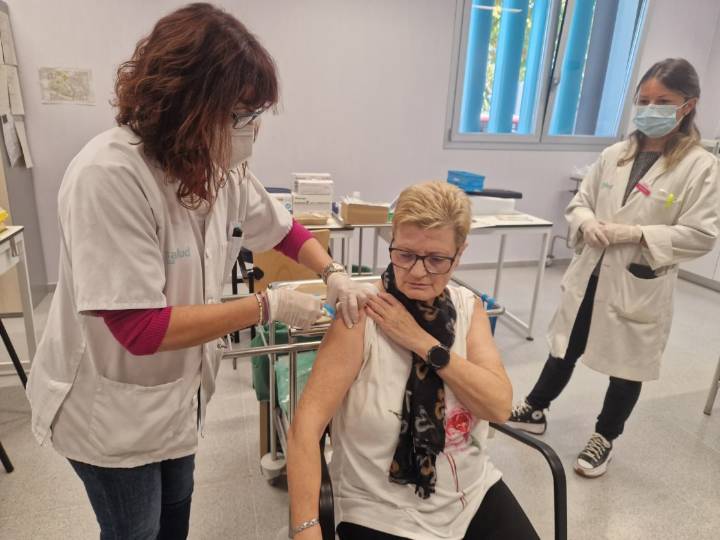 Comienza la vacunación de la gripe para los mayores de 60 años y frente a la covid