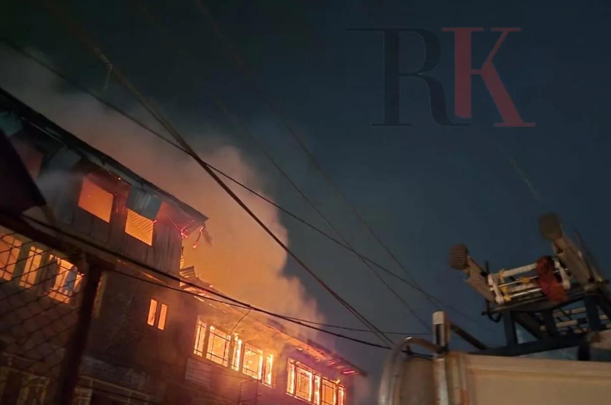 Massive Fire Breaks out in Srinagar’s Hawal, Fire & Emergency Services on Job 