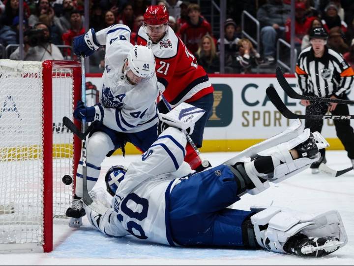 Third-period letdown dooms Maple Leafs in D.C. defeat
