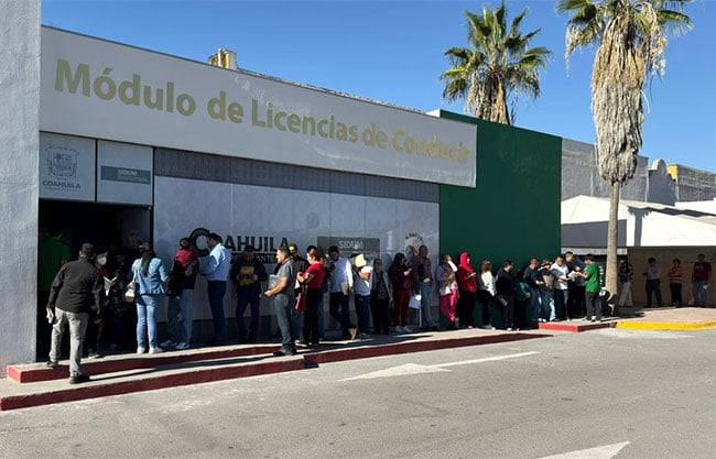 Abarrotan módulo de licencias por descuentos en primer día del Buen Fin