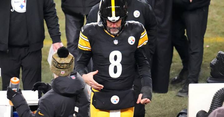 Aaron Rodgers briefly leaves game after getting bloodied on sack by Joey Bosa