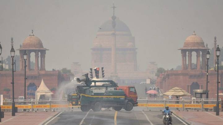 Delhi Govt Suspends All School, College Sports Activities Amid Severe Air Pollution