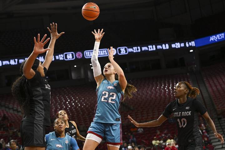 Dandy Deas: Freshman guard leads Arkansas women in rout against UALR