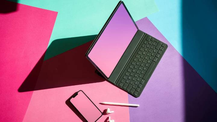 Finally keep up in fast meetings with an AI recorder that transcribes for you, now 56% off