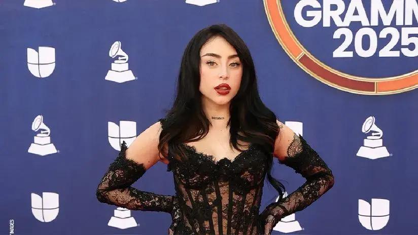 Nicki Nicole afirma usar vestido al estilo 'Tim Burton' en los Latin Grammy 2025: “Es mi look” [VIDEO]