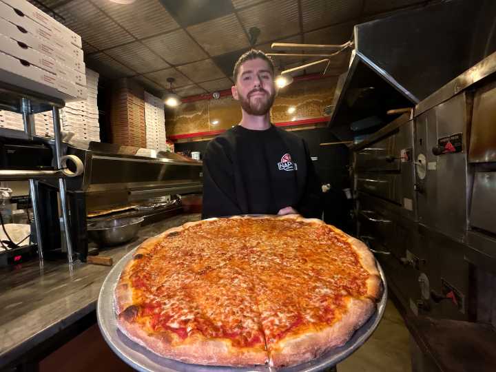 Here’s where to find the best regular pizza on Staten Island