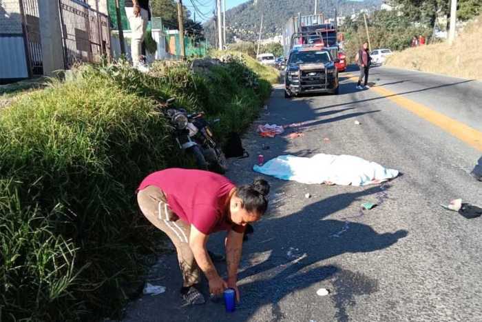 Mujer muere y hombre resulta herido en accidente en la Naucalpan