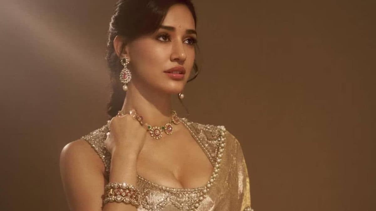Disha Patani Sets Instagram Ablaze In A Manish Malhotra Gold Saree