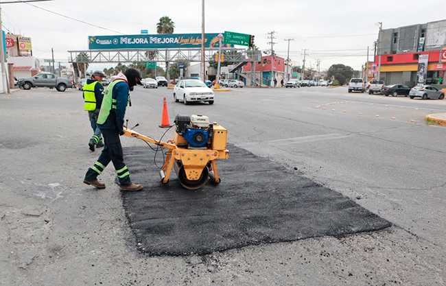 Bachea programa ‘Aquí Andamos’ en la Saltillo 2000