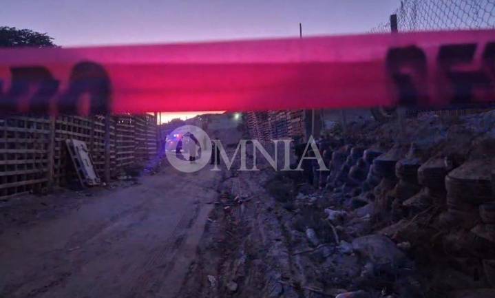 Localizan a hombre ejecutado dentro de vehículo abandonado en la colonia Puerto La Paz en Ciudad Juárez