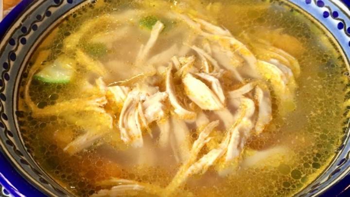 Día Mundial del Caldo de Pollo: ¿Por qué la gente considera al caldo de pollo el remedio universal?