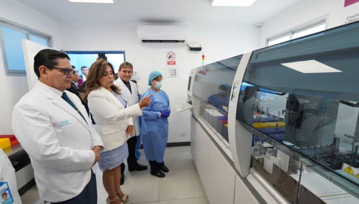 Essalud: hospital Almenara cuenta con laboratorio que realizará 40 000 atenciones mensuales
