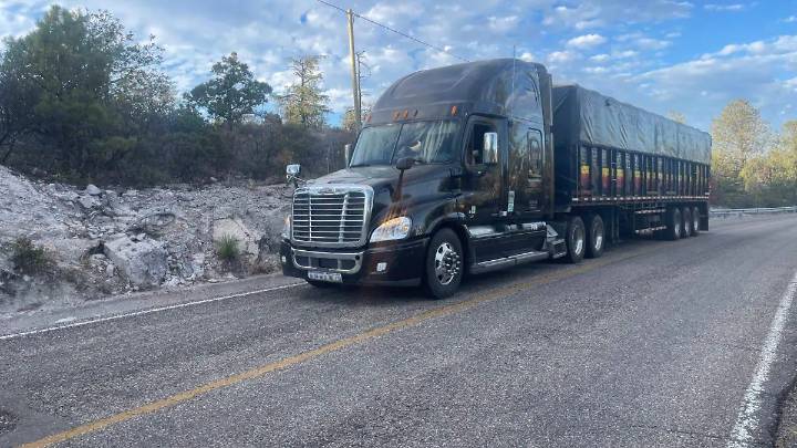 Transportistas dejan de circular de noche por inseguridad en carreteras del sur de Chihuahua