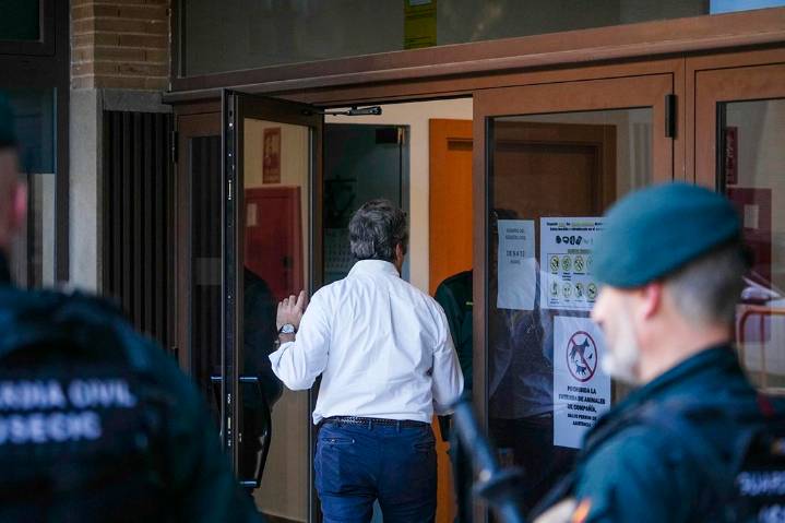 El dueño de El Ventorro declara que Mazón y Vilaplana abandonaron el local entre las 18.30 y las 19 horas el 29