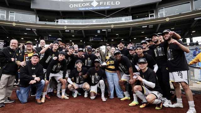 Riverhounds to attend Pittsburgh Penguins game with USL Championship trophy