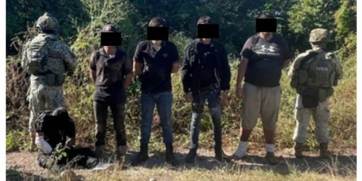 Ejército Mexicano captura a cinco hombres y abate a dos tras agresión armada en Sinaloa