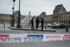 Two Louvre heist suspects a couple with children: prosecutor