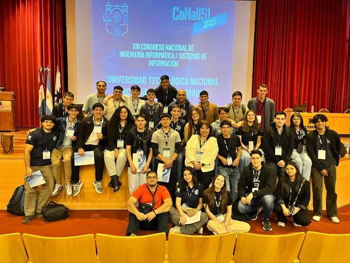 La carrera de Ingeniería en Sistemas de Información de la UNCAUS estuvo presente en el CoNaIISI 2025