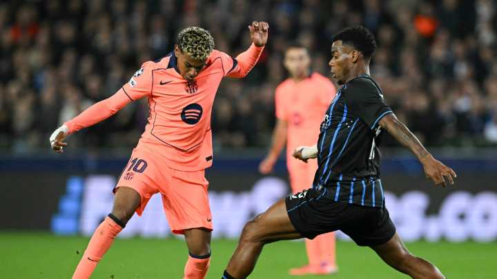 Barcelona estuvo a punto de pasar una noche de Brujas: un autogol le salvó un empate y casi lo pierde al final en una jugada polémica