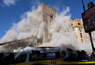 Colapsa parte de la Torre dei Conti durante obras de restauración en el centro histórico de Roma