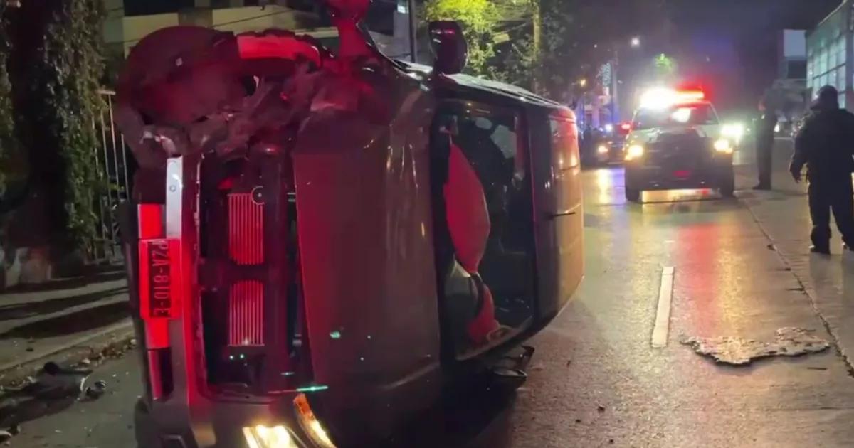 Mientras dormía: Tapete provoca volcadura en Circuito Interior, alcaldía Benito Juárez