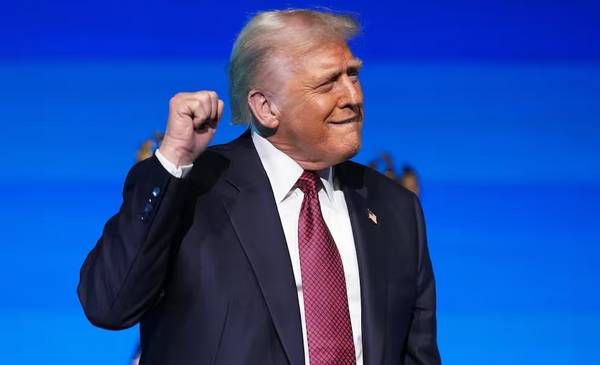 Trump, en el foro con los más poderosos del mundo: "Mientras yo esté en la Casa Blanca, EE UU no se volverá comunista”