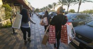 Economic angst forces L.A. shoppers to find ways to spend less for the holidays