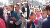 Un hombre acosó y besó a la presidenta de México en plena calle: todo quedó grabado