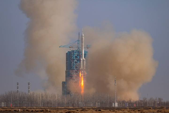 China launches emergency space mission