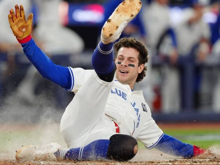 Blue Jays' Ernie Clement spotted at pub after World Series