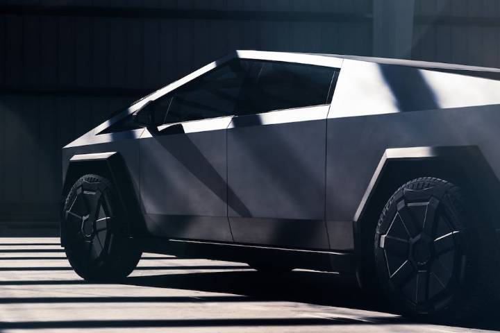 Propietarios de Cybertrucks aseguran que la camioneta comienza a fallar cuando se conduce bajo la lluvia