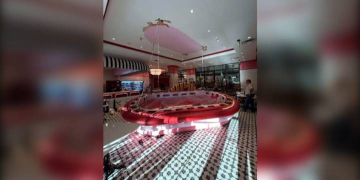 Ceiling fixture falls at Madisonville Christmas Company, injures man and child