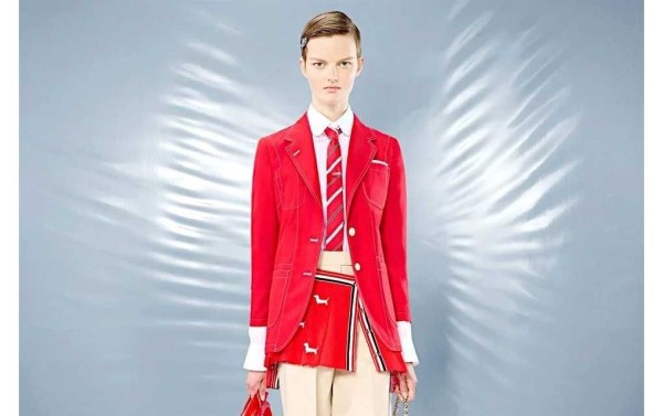 Conquista la corbata el clóset femenino con elegancia