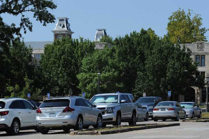 University of Arkansas, Fayetteville plans 1,000-car parking garage by summer 2029