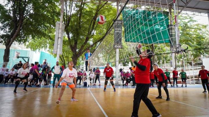 Adultos mayores dan inicio a la Copa Renacer Imdec de Cachibol en Culiacán