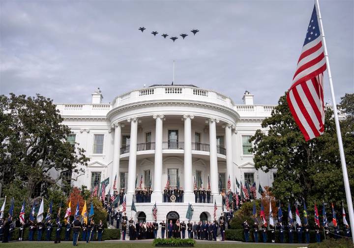 Does the military have to follow unlawful orders? What the oath says.