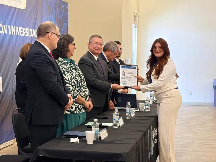 Gradúan 24 de la Universidad Index; es su tercera generación