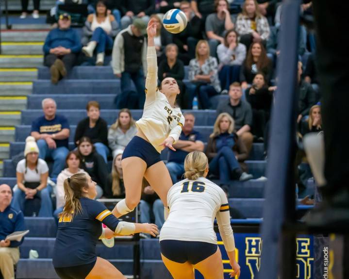 Photo gallery from the Oxford-Romeo regional volleyball championship match