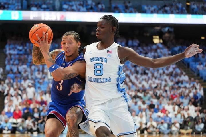 Deadspin | No. 25 North Carolina takes down No. 19 Kansas in blue-blood battle